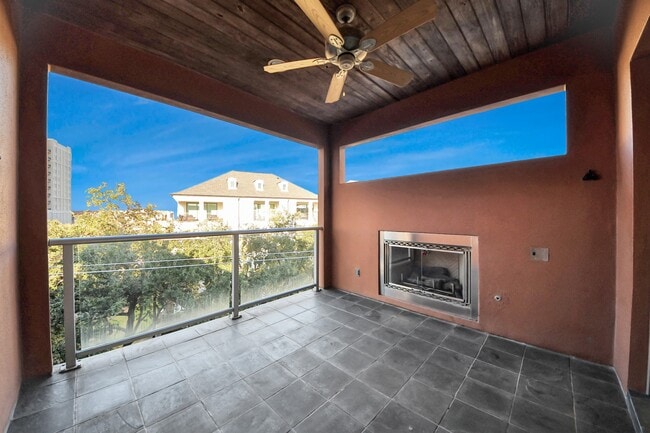 Building Photo - 1610 Calumet St