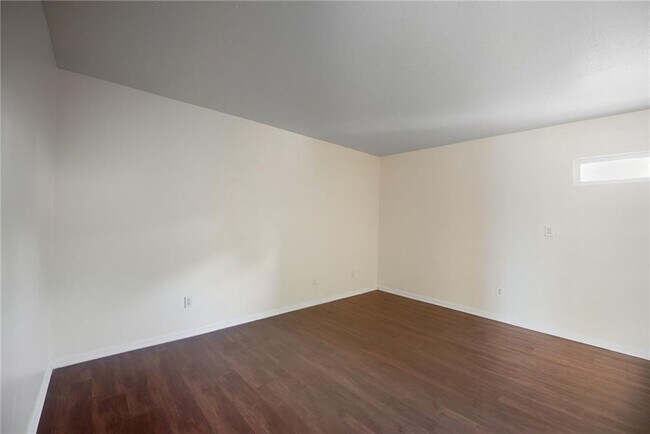 Building Photo - 6071 Regent Manor