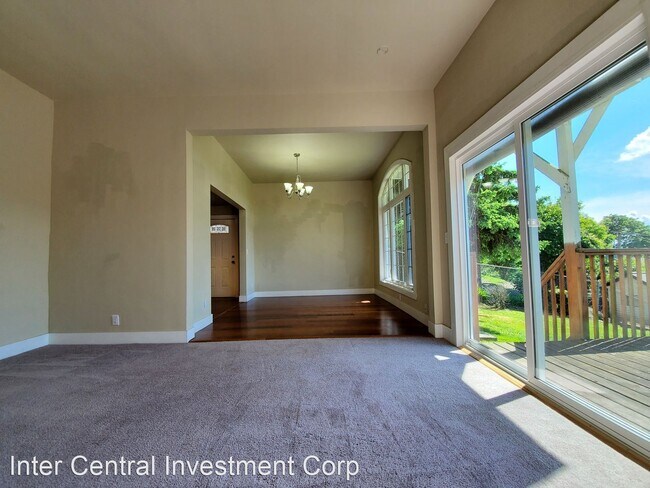 Building Photo - 3 br, 1 bath House - 611 Cedar Ave South