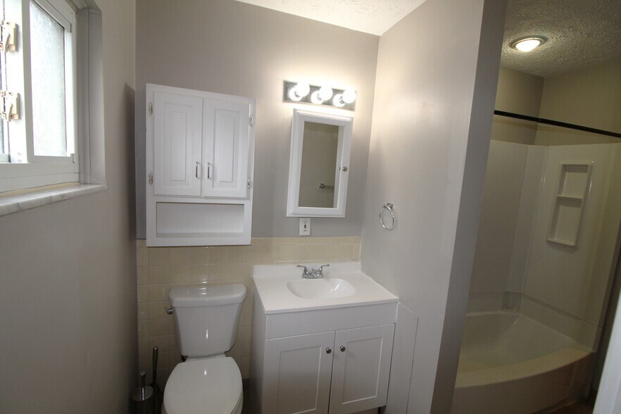 Building Photo - 2928 Landon Dr