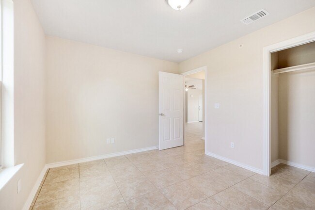 Building Photo - Stylish 3 Bed, 2 Bath Apartment in Georgetown