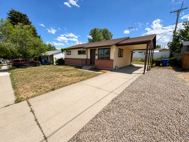 Building Photo - Updated 5 bedroom home is ready for you!