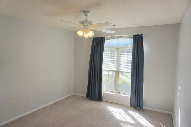Building Photo - 5 BED | 2.5 BATH | SINGLE FAMILY HOME | BO...