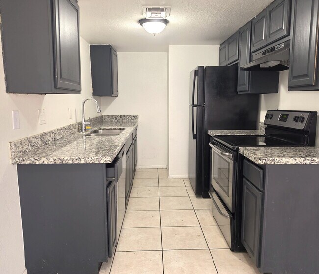 Building Photo - Prime Mesa Location with Community Pool & Strong Rental Appeal
