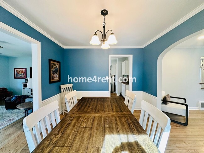 Building Photo - Charming, Prairie Village Home in a Quiet Neighborhood with Wood Floors and a Fenced Yard!