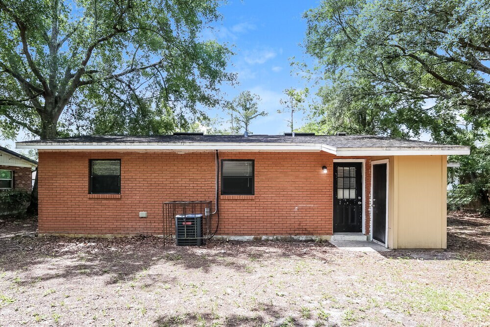 Building Photo - 7233 Eudine Dr S