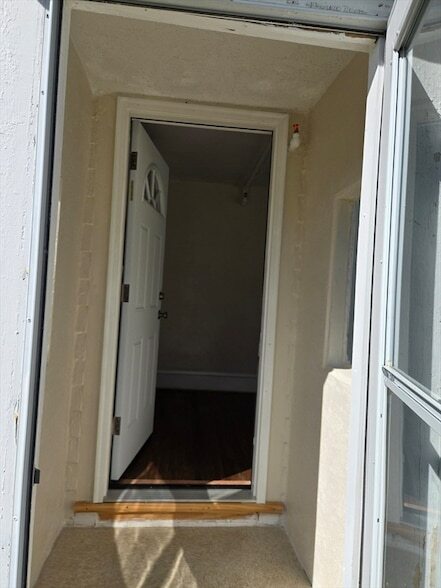 Building Photo - 239 Pleasant St