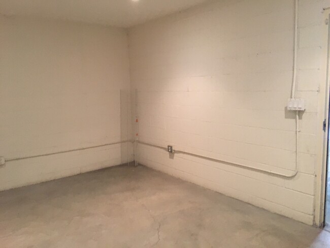 Bonus room off garage - 13360 Burbank Blvd