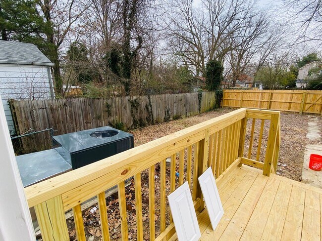 Building Photo - Very Spacious 5bdrm/2bth Bungalow Located in South Richmond w/Privacy Fenced Back Yard!!