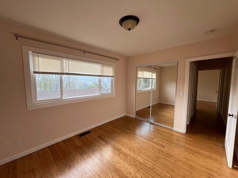 Building Photo - 4058 Lambert Rd