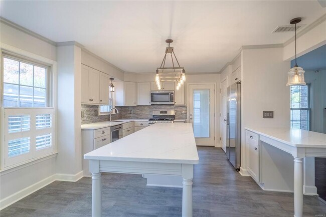 Building Photo - 149 Ledyard Dr