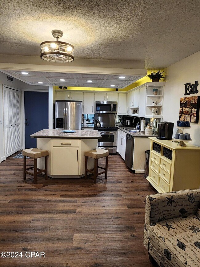 Building Photo - 4726 Bay Point Rd