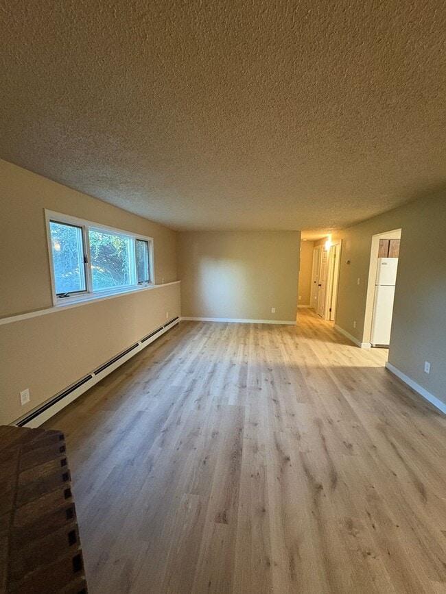 Building Photo - 2 Bed 2 bath off Durston Rd- Brand New Flo...