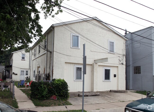 Primary Photo - 118-122 Erickson Ave