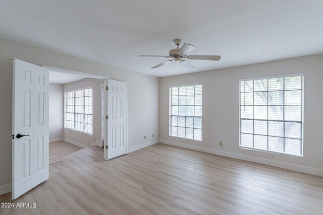 Building Photo - 7800 E Lincoln Dr