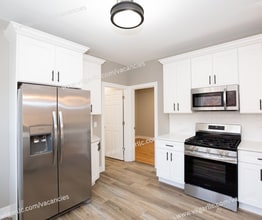 Building Photo - SPECIAL OPPORTUNITY – LARGE 6 BEDROOM RELATED-LIVING HOME