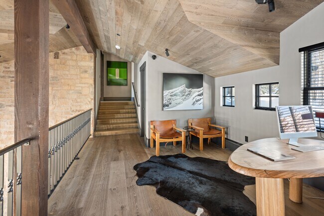 Building Photo - 379 Divide Dr