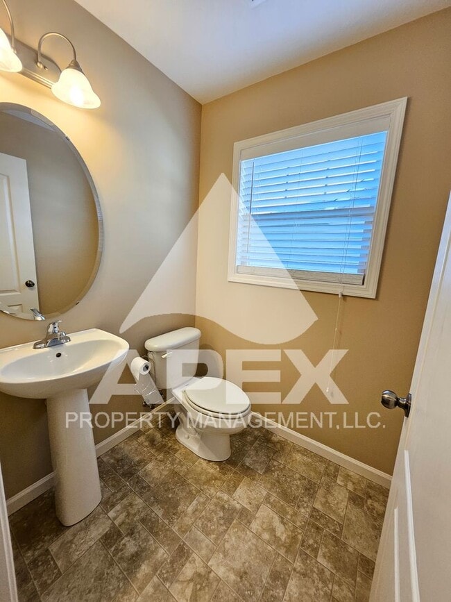 Building Photo - West Knoxville – Beautifully Upgraded - 3 ...