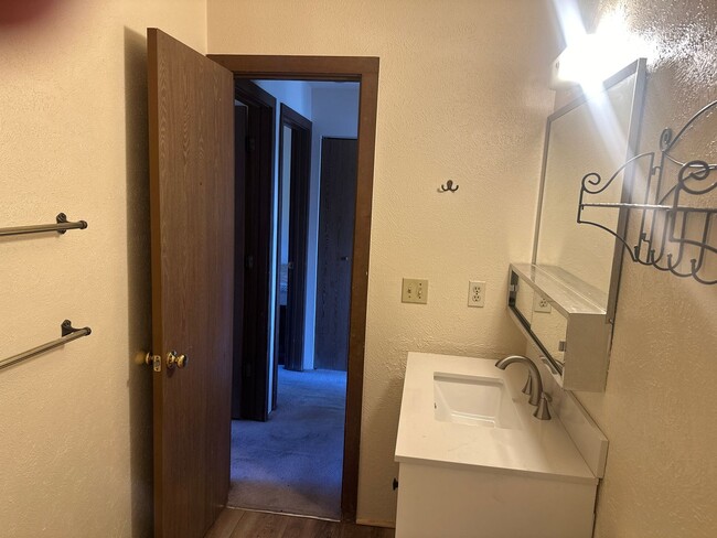 Building Photo - 2 bed plus large loft! All utilities inclu...