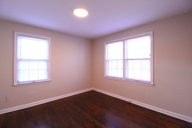 Building Photo - February FREE On This 1 Bedroom 1 Bath Duplex in Navy Hill Area in Olathe