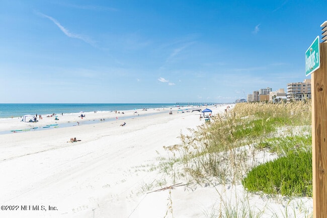 Building Photo - 2102 First St