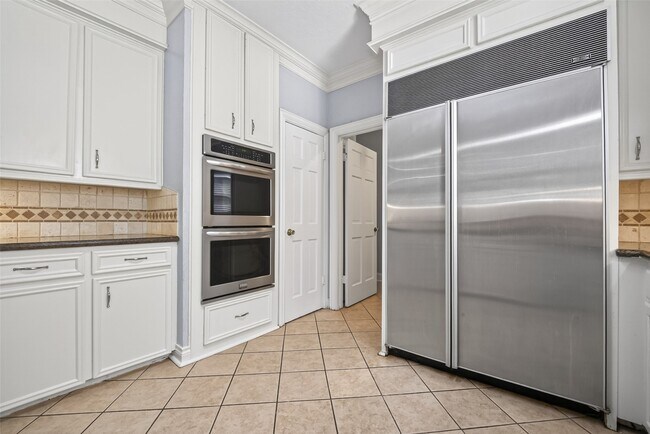 Building Photo - 8103 Oak Moss Dr