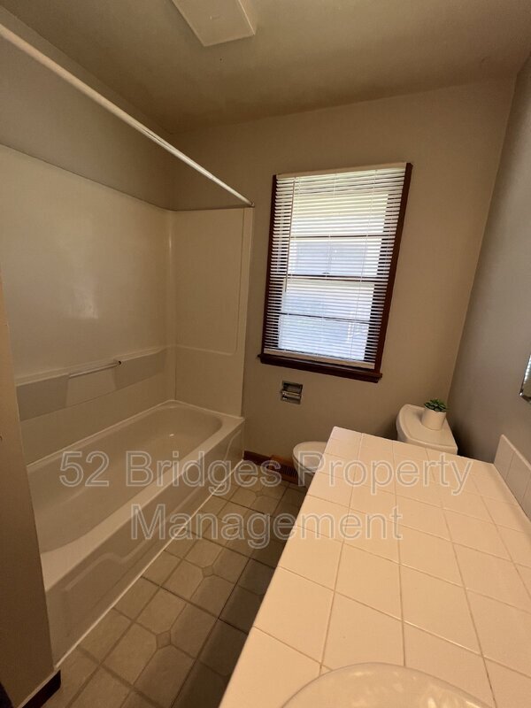 Building Photo - 3122 Shawnee Ave