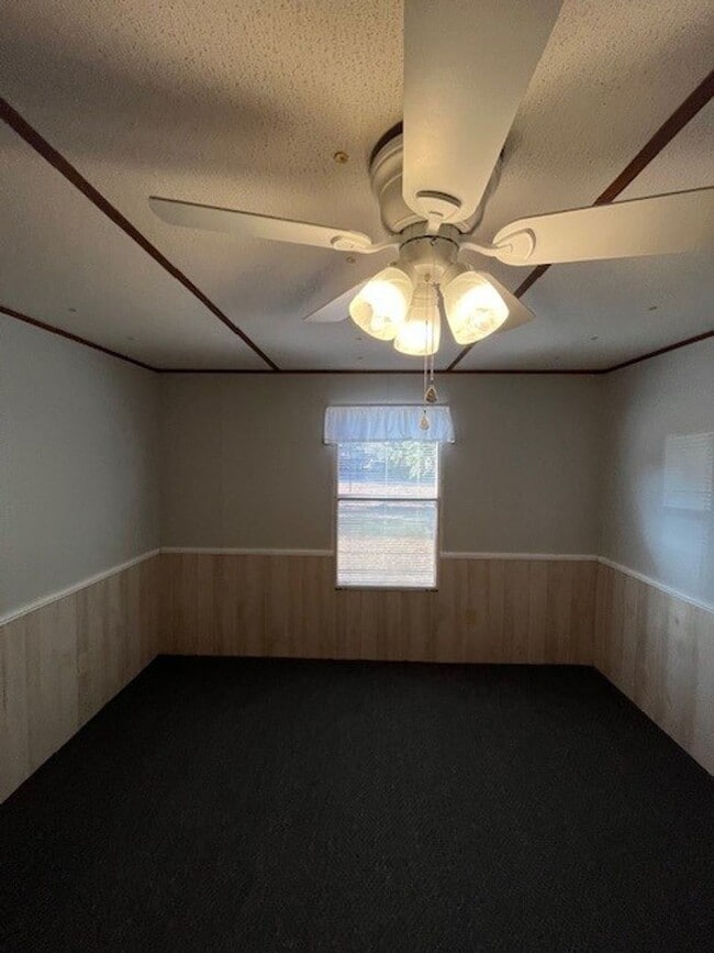 Building Photo - Welcome to this charming 2-bedroom, 1.5-bathroom home located in the desirable area of Leland, NC