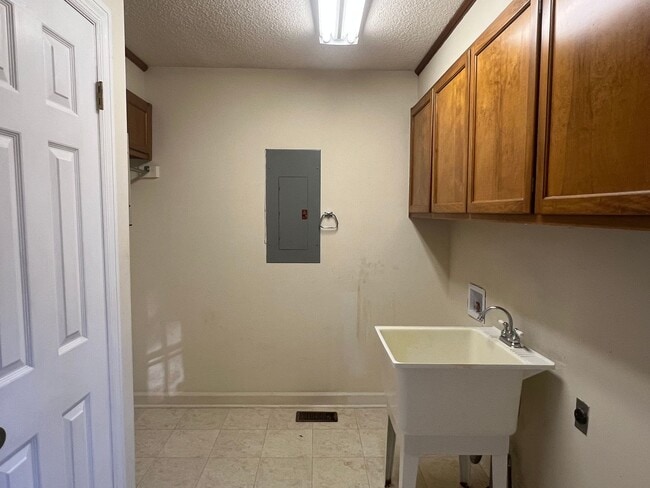 Building Photo - River North Country Club