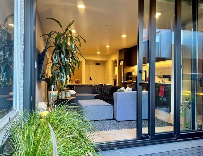 Building Photo - Maison à SOMA  |Secured Smart Access. Mode...