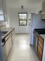 Kitchen & Dining Area - Admiral Way Apartments