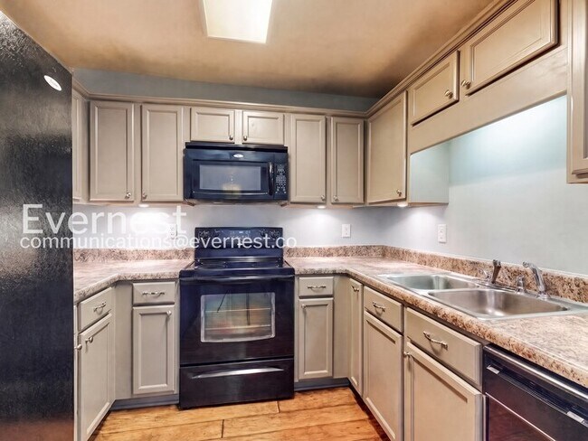 Building Photo - 3-Bed/3-Bath Townhome/Available Soon!