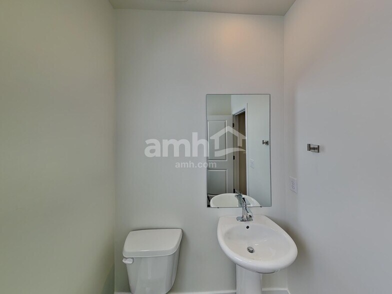 Building Photo - 1211 Redbud Dr