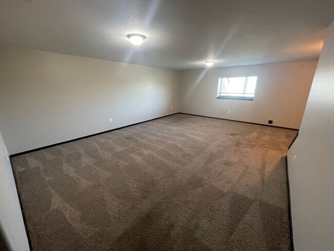 Building Photo - 2022/26 E Village Estates Dr