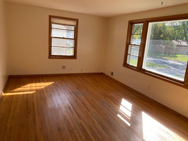 Building Photo - Charming 4-Bedroom Home in Fridley — Great Location & Yard