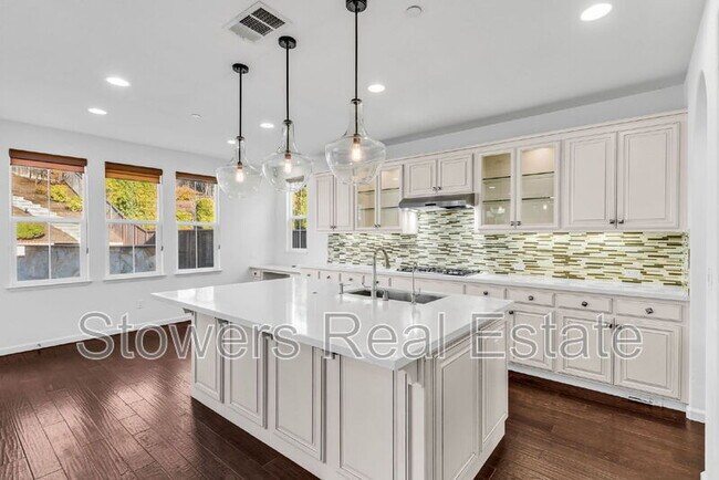 Building Photo - 3223 Carpenter Way