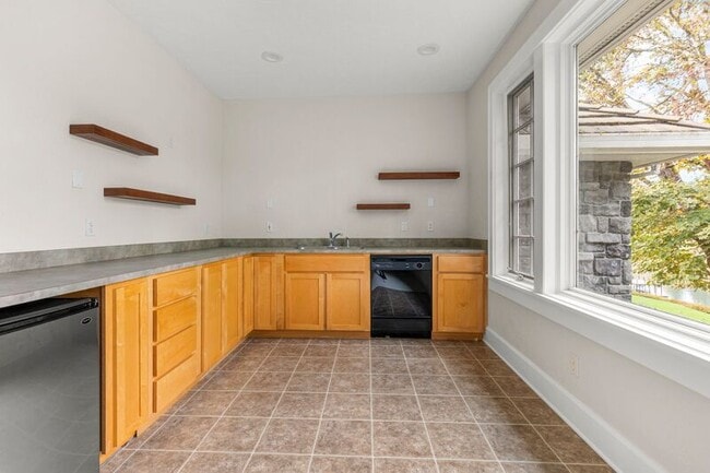 Building Photo - 16275 NE Eilers Rd