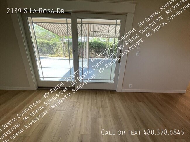 Building Photo - 2139 S La Rosa Dr