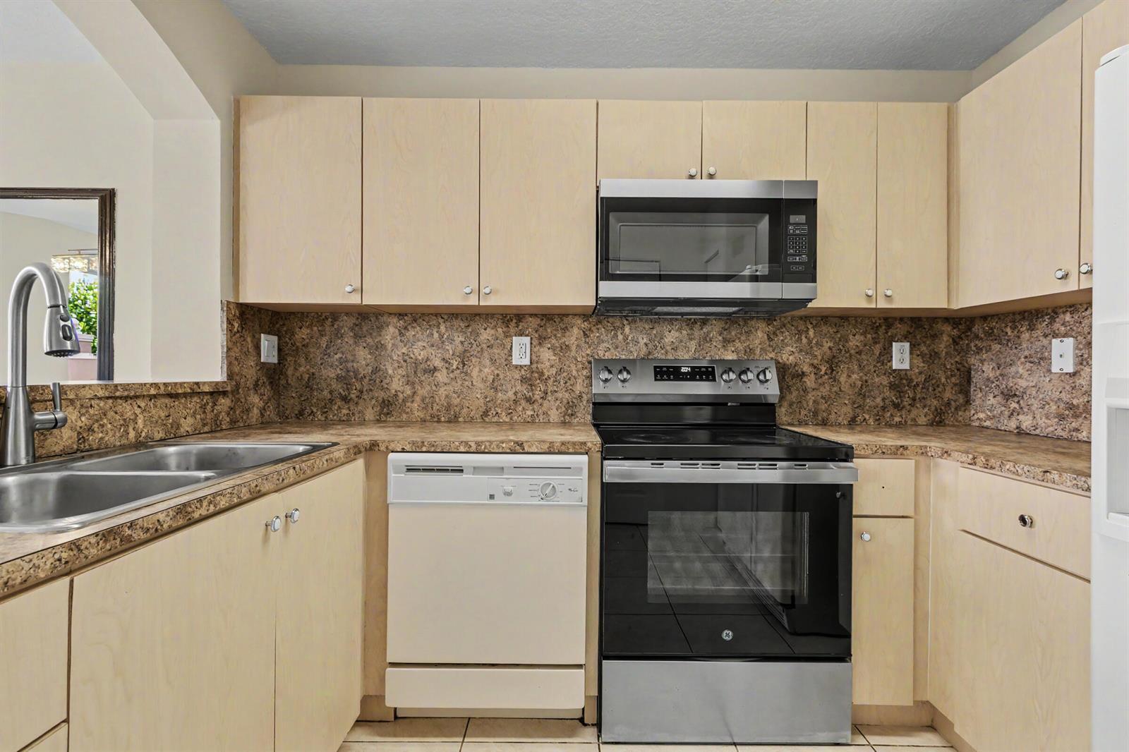 Building Photo - 626 SW 106th Ave
