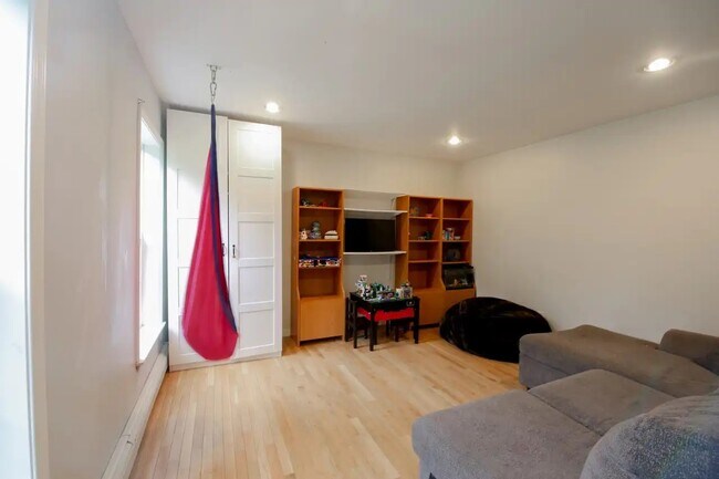 Building Photo - 1180 N Rd