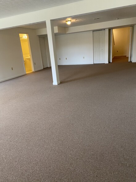 Building Photo - 1100 Arrowhead Dr