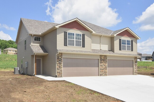 Primary Photo - 3 Bedroom 2.5 Bath Duplex