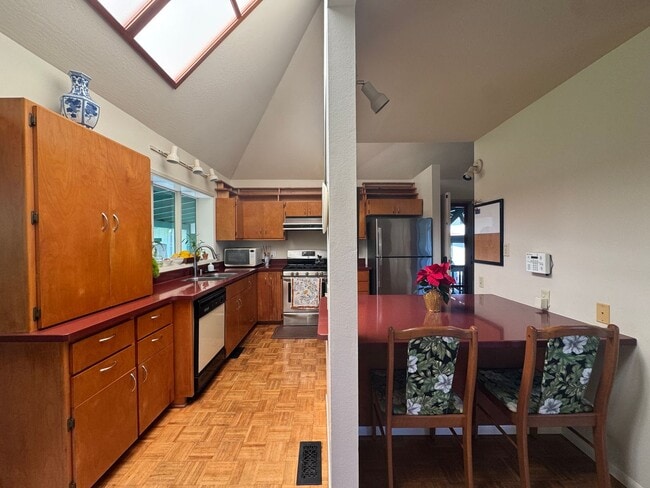 Building Photo - 3 Bedroom/ 2.5 Bath