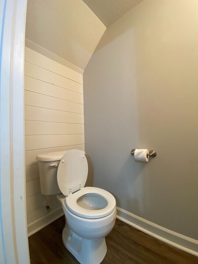 Building Photo - Splendid on Springwood