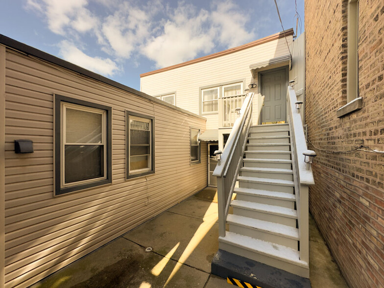 Primary Photo - 3650 W George St