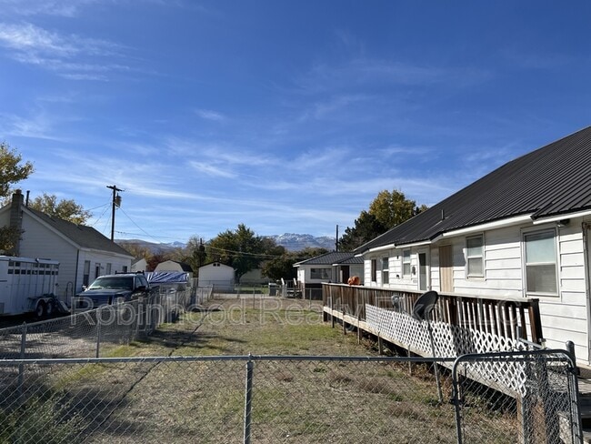 Building Photo - 366 4th St