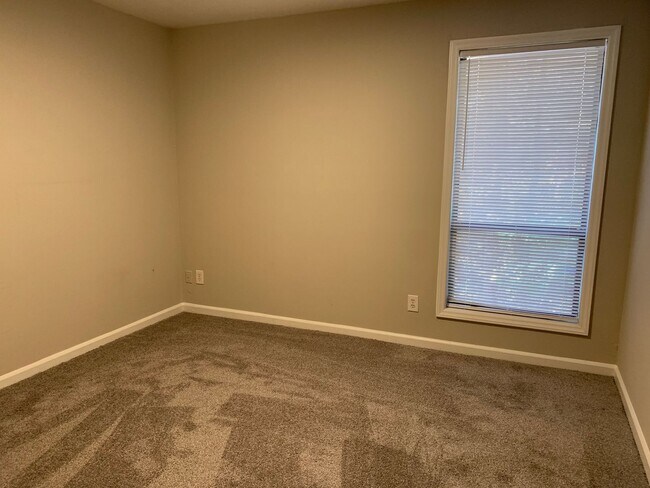 Building Photo - 920H