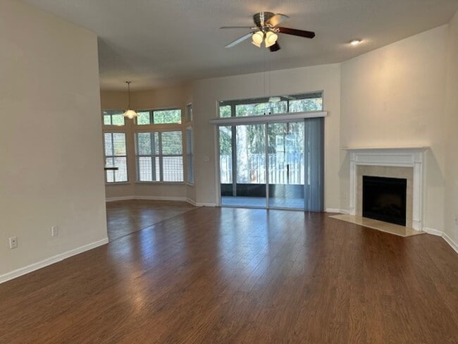 Building Photo - A Must See! Large 3BD/2BA, Fully Fenced Yard