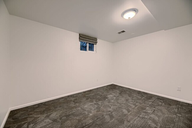 Building Photo - 3125 N Raleigh St