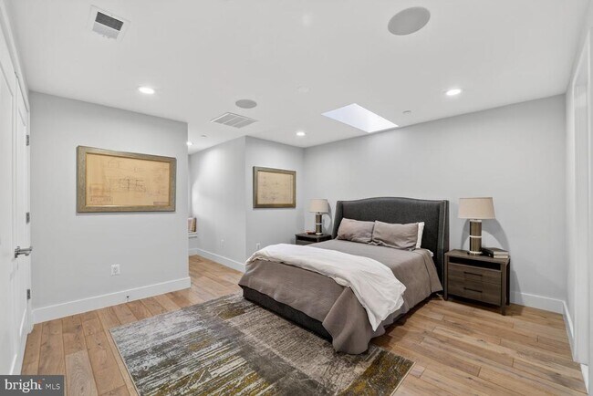 Building Photo - 5310 Dorsett Pl NW